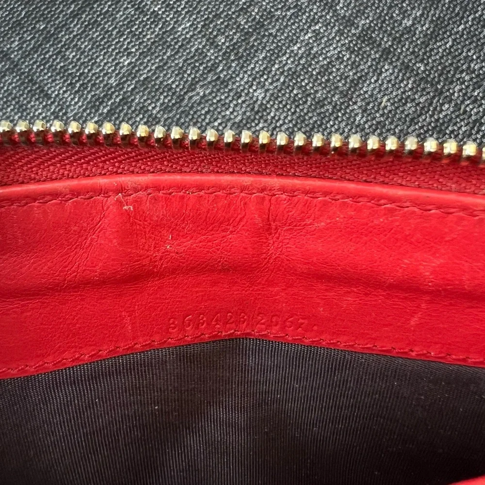 Gucci Red Embossed Leather Wallet - Picture 7 of 11